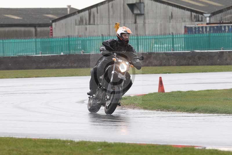 Motorcycle action photographs;Trackday digital images;event digital images;eventdigitalimages;no limits trackday;peter wileman photography;snetterton;snetterton circuit norfolk;snetterton photographs;trackday;trackday photos