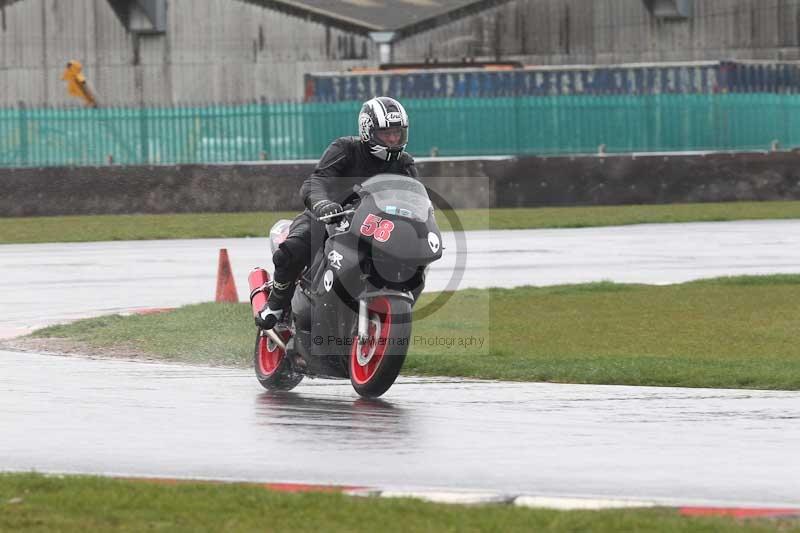 Motorcycle action photographs;Trackday digital images;event digital images;eventdigitalimages;no limits trackday;peter wileman photography;snetterton;snetterton circuit norfolk;snetterton photographs;trackday;trackday photos