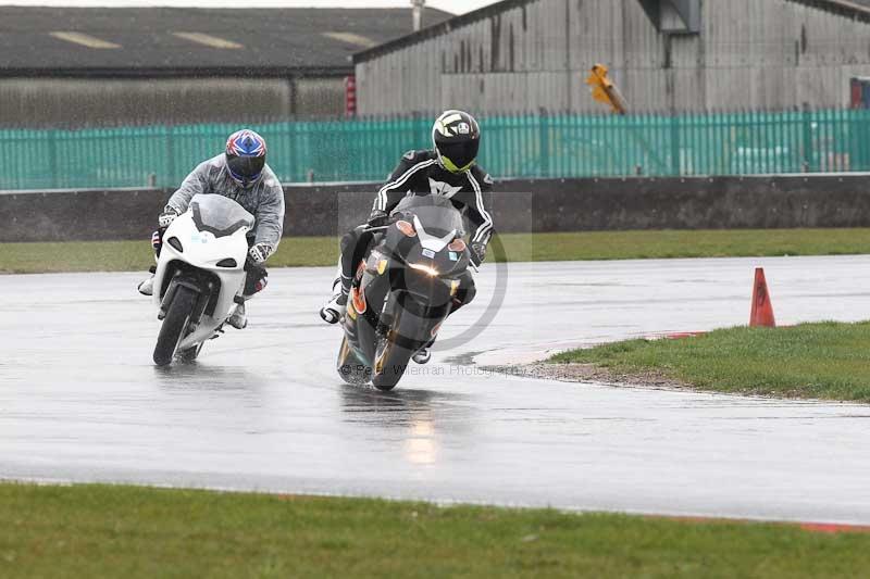 Motorcycle action photographs;Trackday digital images;event digital images;eventdigitalimages;no limits trackday;peter wileman photography;snetterton;snetterton circuit norfolk;snetterton photographs;trackday;trackday photos
