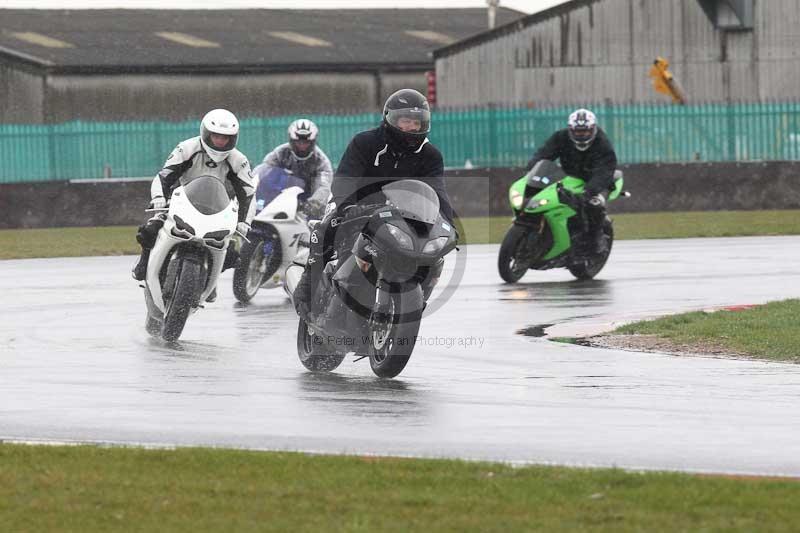 Motorcycle action photographs;Trackday digital images;event digital images;eventdigitalimages;no limits trackday;peter wileman photography;snetterton;snetterton circuit norfolk;snetterton photographs;trackday;trackday photos