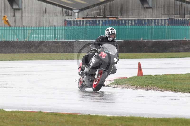 Motorcycle action photographs;Trackday digital images;event digital images;eventdigitalimages;no limits trackday;peter wileman photography;snetterton;snetterton circuit norfolk;snetterton photographs;trackday;trackday photos