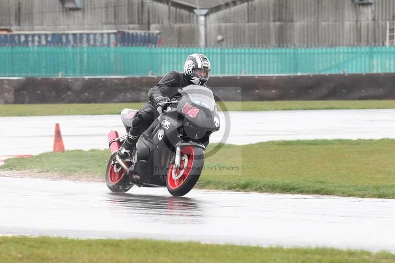 Motorcycle action photographs;Trackday digital images;event digital images;eventdigitalimages;no limits trackday;peter wileman photography;snetterton;snetterton circuit norfolk;snetterton photographs;trackday;trackday photos