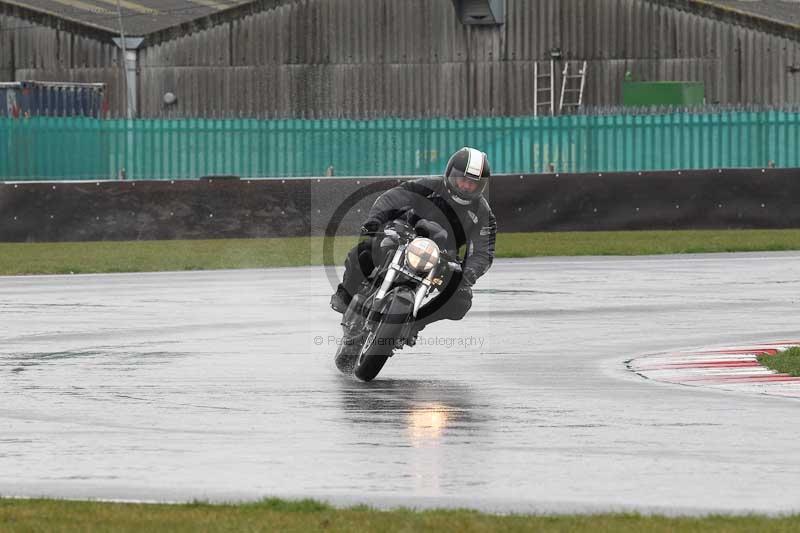 Motorcycle action photographs;Trackday digital images;event digital images;eventdigitalimages;no limits trackday;peter wileman photography;snetterton;snetterton circuit norfolk;snetterton photographs;trackday;trackday photos