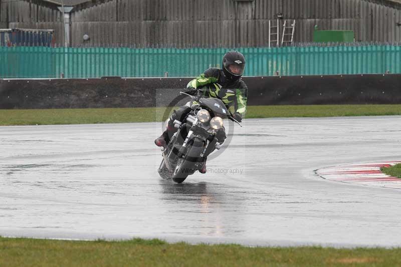 Motorcycle action photographs;Trackday digital images;event digital images;eventdigitalimages;no limits trackday;peter wileman photography;snetterton;snetterton circuit norfolk;snetterton photographs;trackday;trackday photos