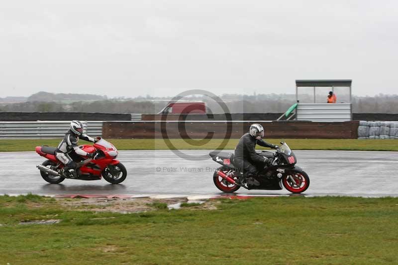 Motorcycle action photographs;Trackday digital images;event digital images;eventdigitalimages;no limits trackday;peter wileman photography;snetterton;snetterton circuit norfolk;snetterton photographs;trackday;trackday photos
