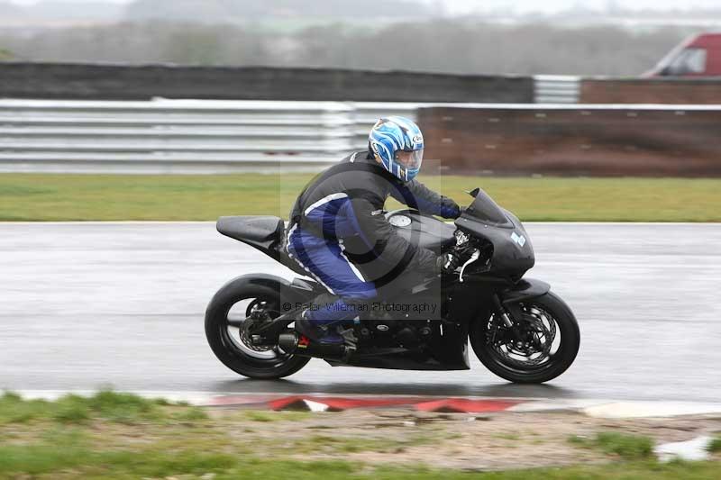 Motorcycle action photographs;Trackday digital images;event digital images;eventdigitalimages;no limits trackday;peter wileman photography;snetterton;snetterton circuit norfolk;snetterton photographs;trackday;trackday photos
