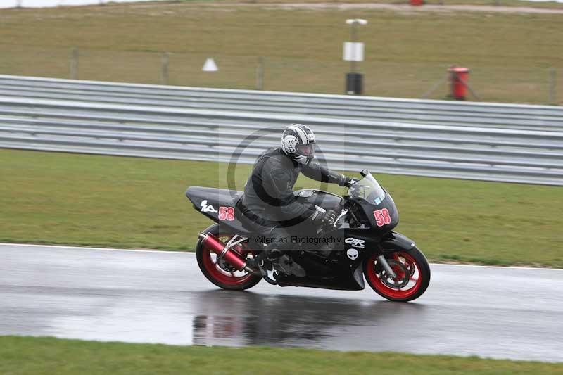 Motorcycle action photographs;Trackday digital images;event digital images;eventdigitalimages;no limits trackday;peter wileman photography;snetterton;snetterton circuit norfolk;snetterton photographs;trackday;trackday photos