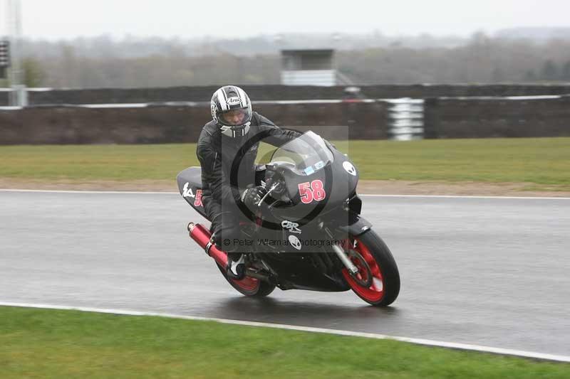 Motorcycle action photographs;Trackday digital images;event digital images;eventdigitalimages;no limits trackday;peter wileman photography;snetterton;snetterton circuit norfolk;snetterton photographs;trackday;trackday photos