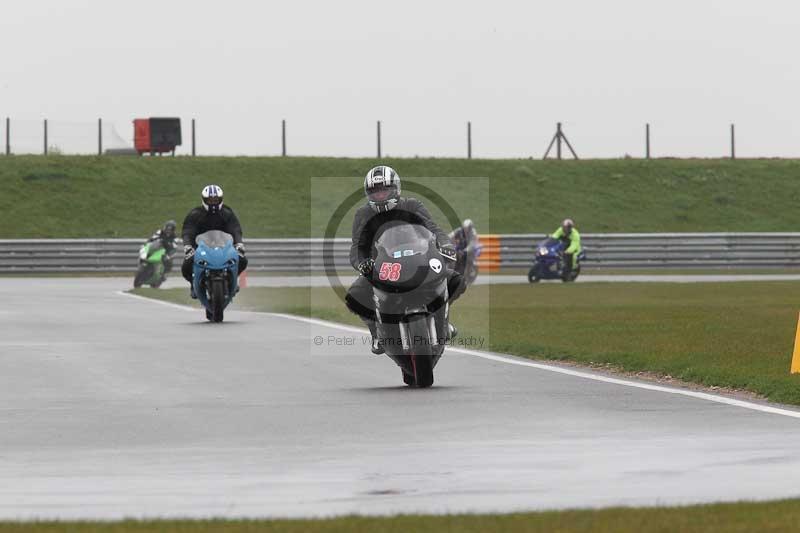 Motorcycle action photographs;Trackday digital images;event digital images;eventdigitalimages;no limits trackday;peter wileman photography;snetterton;snetterton circuit norfolk;snetterton photographs;trackday;trackday photos