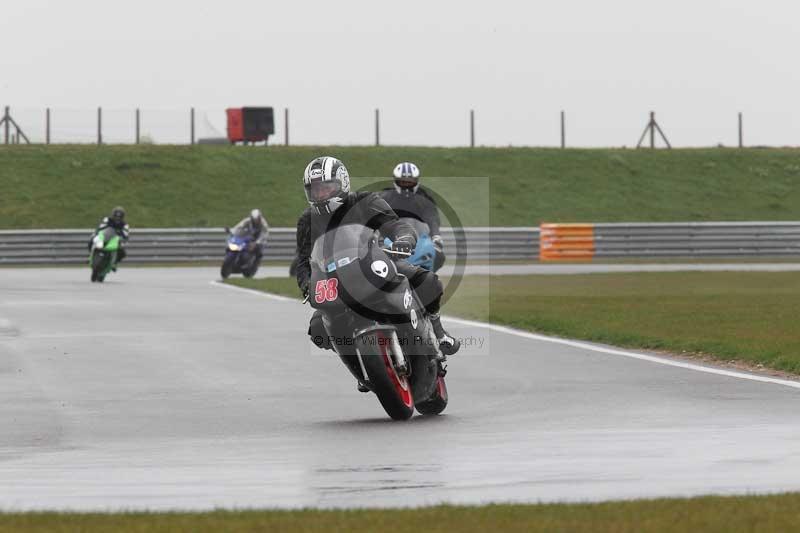 Motorcycle action photographs;Trackday digital images;event digital images;eventdigitalimages;no limits trackday;peter wileman photography;snetterton;snetterton circuit norfolk;snetterton photographs;trackday;trackday photos