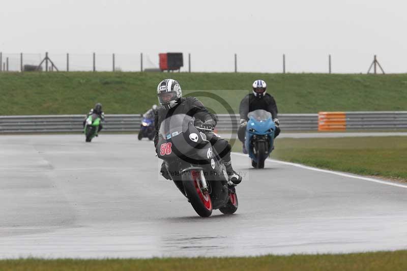 Motorcycle action photographs;Trackday digital images;event digital images;eventdigitalimages;no limits trackday;peter wileman photography;snetterton;snetterton circuit norfolk;snetterton photographs;trackday;trackday photos