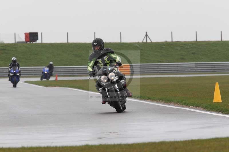 Motorcycle action photographs;Trackday digital images;event digital images;eventdigitalimages;no limits trackday;peter wileman photography;snetterton;snetterton circuit norfolk;snetterton photographs;trackday;trackday photos