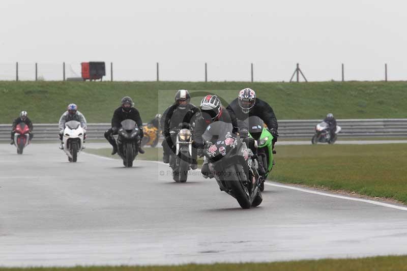 Motorcycle action photographs;Trackday digital images;event digital images;eventdigitalimages;no limits trackday;peter wileman photography;snetterton;snetterton circuit norfolk;snetterton photographs;trackday;trackday photos