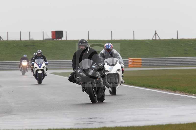 Motorcycle action photographs;Trackday digital images;event digital images;eventdigitalimages;no limits trackday;peter wileman photography;snetterton;snetterton circuit norfolk;snetterton photographs;trackday;trackday photos