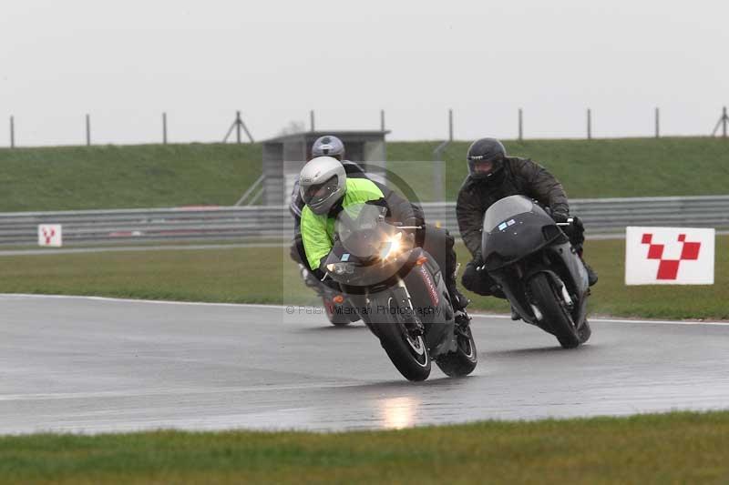 Motorcycle action photographs;Trackday digital images;event digital images;eventdigitalimages;no limits trackday;peter wileman photography;snetterton;snetterton circuit norfolk;snetterton photographs;trackday;trackday photos