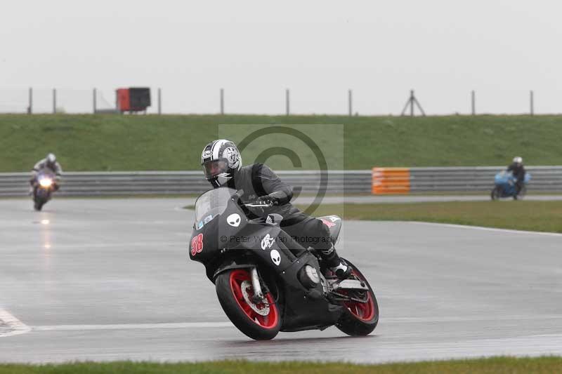 Motorcycle action photographs;Trackday digital images;event digital images;eventdigitalimages;no limits trackday;peter wileman photography;snetterton;snetterton circuit norfolk;snetterton photographs;trackday;trackday photos