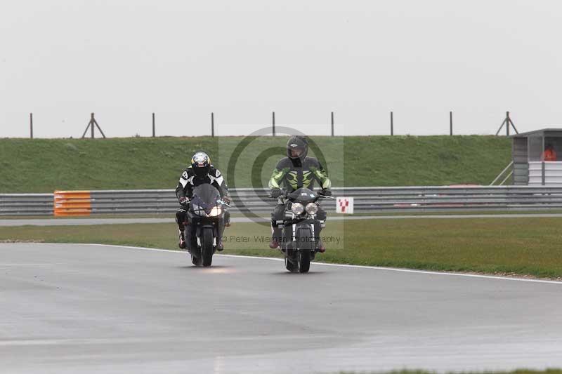 Motorcycle action photographs;Trackday digital images;event digital images;eventdigitalimages;no limits trackday;peter wileman photography;snetterton;snetterton circuit norfolk;snetterton photographs;trackday;trackday photos