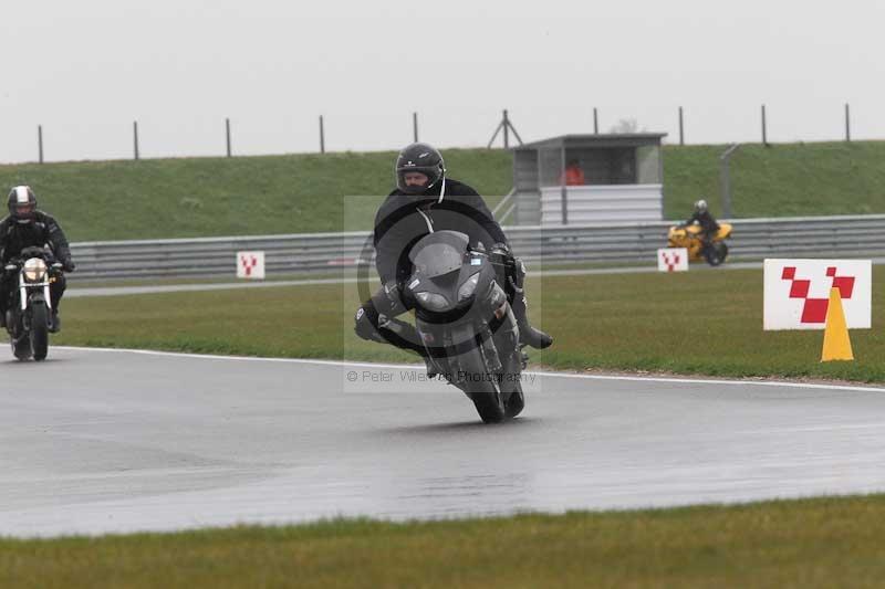 Motorcycle action photographs;Trackday digital images;event digital images;eventdigitalimages;no limits trackday;peter wileman photography;snetterton;snetterton circuit norfolk;snetterton photographs;trackday;trackday photos