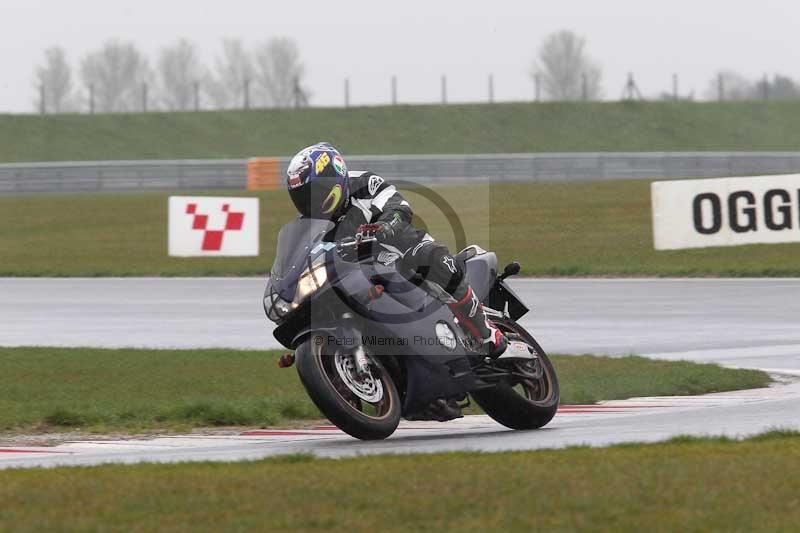 Motorcycle action photographs;Trackday digital images;event digital images;eventdigitalimages;no limits trackday;peter wileman photography;snetterton;snetterton circuit norfolk;snetterton photographs;trackday;trackday photos