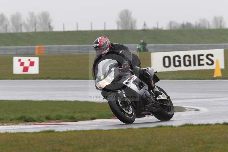 Motorcycle action photographs;Trackday digital images;event digital images;eventdigitalimages;no limits trackday;peter wileman photography;snetterton;snetterton circuit norfolk;snetterton photographs;trackday;trackday photos
