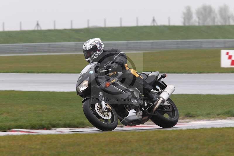 Motorcycle action photographs;Trackday digital images;event digital images;eventdigitalimages;no limits trackday;peter wileman photography;snetterton;snetterton circuit norfolk;snetterton photographs;trackday;trackday photos