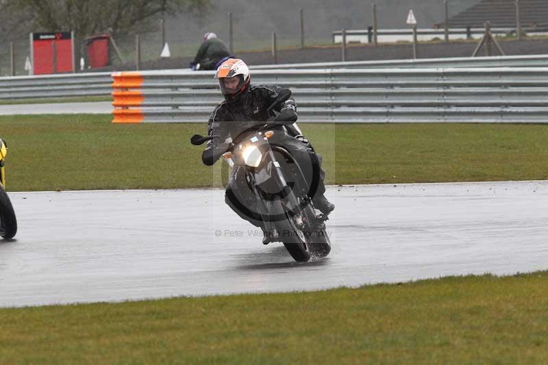 Motorcycle action photographs;Trackday digital images;event digital images;eventdigitalimages;no limits trackday;peter wileman photography;snetterton;snetterton circuit norfolk;snetterton photographs;trackday;trackday photos