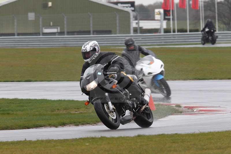 Motorcycle action photographs;Trackday digital images;event digital images;eventdigitalimages;no limits trackday;peter wileman photography;snetterton;snetterton circuit norfolk;snetterton photographs;trackday;trackday photos
