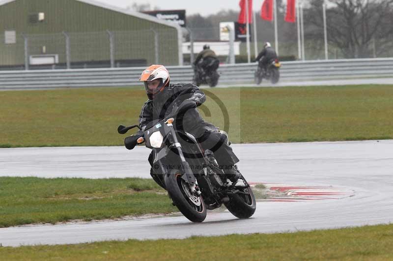 Motorcycle action photographs;Trackday digital images;event digital images;eventdigitalimages;no limits trackday;peter wileman photography;snetterton;snetterton circuit norfolk;snetterton photographs;trackday;trackday photos