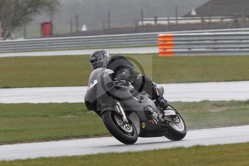 Motorcycle action photographs;Trackday digital images;event digital images;eventdigitalimages;no limits trackday;peter wileman photography;snetterton;snetterton circuit norfolk;snetterton photographs;trackday;trackday photos