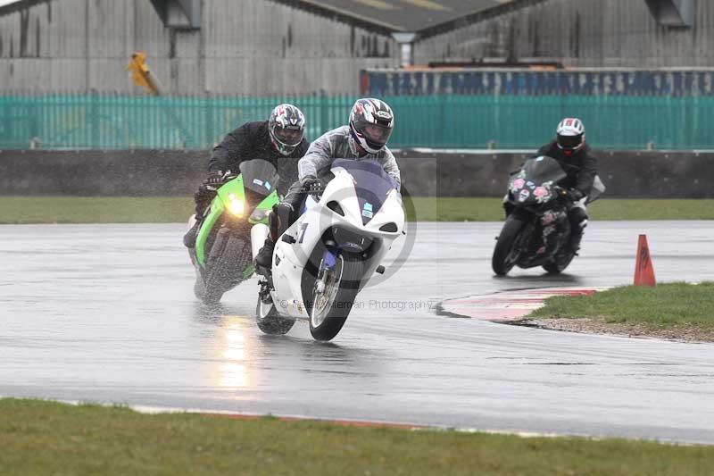 Motorcycle action photographs;Trackday digital images;event digital images;eventdigitalimages;no limits trackday;peter wileman photography;snetterton;snetterton circuit norfolk;snetterton photographs;trackday;trackday photos