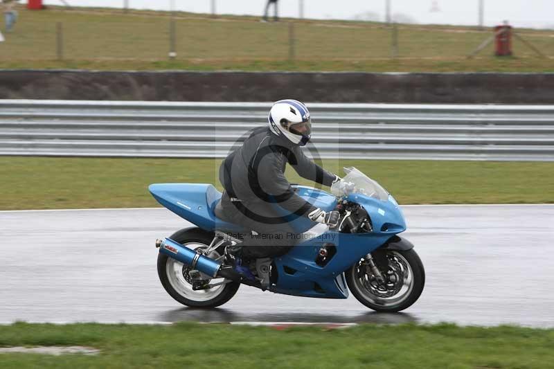 Motorcycle action photographs;Trackday digital images;event digital images;eventdigitalimages;no limits trackday;peter wileman photography;snetterton;snetterton circuit norfolk;snetterton photographs;trackday;trackday photos