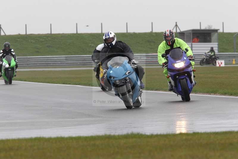Motorcycle action photographs;Trackday digital images;event digital images;eventdigitalimages;no limits trackday;peter wileman photography;snetterton;snetterton circuit norfolk;snetterton photographs;trackday;trackday photos