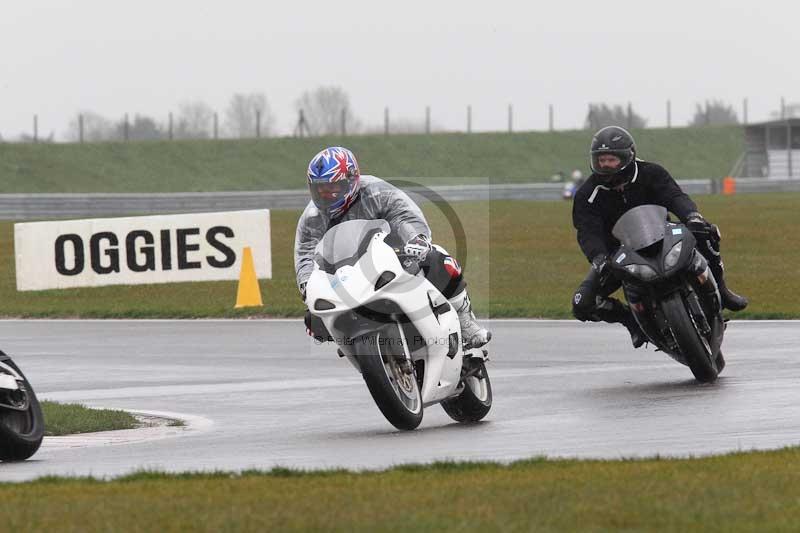 Motorcycle action photographs;Trackday digital images;event digital images;eventdigitalimages;no limits trackday;peter wileman photography;snetterton;snetterton circuit norfolk;snetterton photographs;trackday;trackday photos