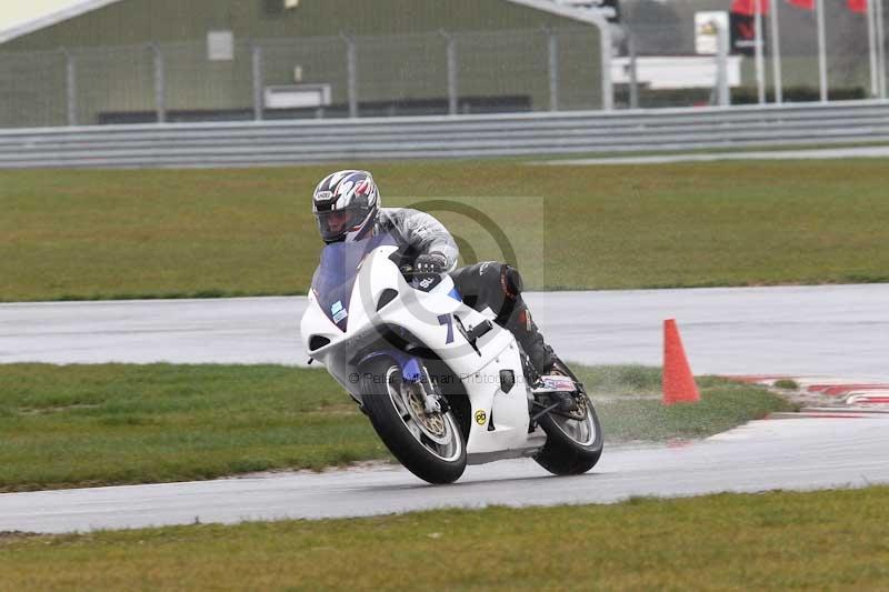 Motorcycle action photographs;Trackday digital images;event digital images;eventdigitalimages;no limits trackday;peter wileman photography;snetterton;snetterton circuit norfolk;snetterton photographs;trackday;trackday photos