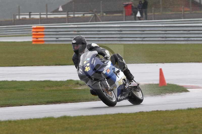 Motorcycle action photographs;Trackday digital images;event digital images;eventdigitalimages;no limits trackday;peter wileman photography;snetterton;snetterton circuit norfolk;snetterton photographs;trackday;trackday photos