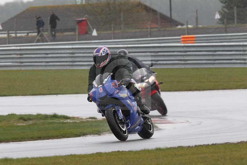 Motorcycle action photographs;Trackday digital images;event digital images;eventdigitalimages;no limits trackday;peter wileman photography;snetterton;snetterton circuit norfolk;snetterton photographs;trackday;trackday photos