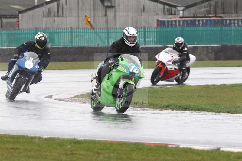 Motorcycle action photographs;Trackday digital images;event digital images;eventdigitalimages;no limits trackday;peter wileman photography;snetterton;snetterton circuit norfolk;snetterton photographs;trackday;trackday photos