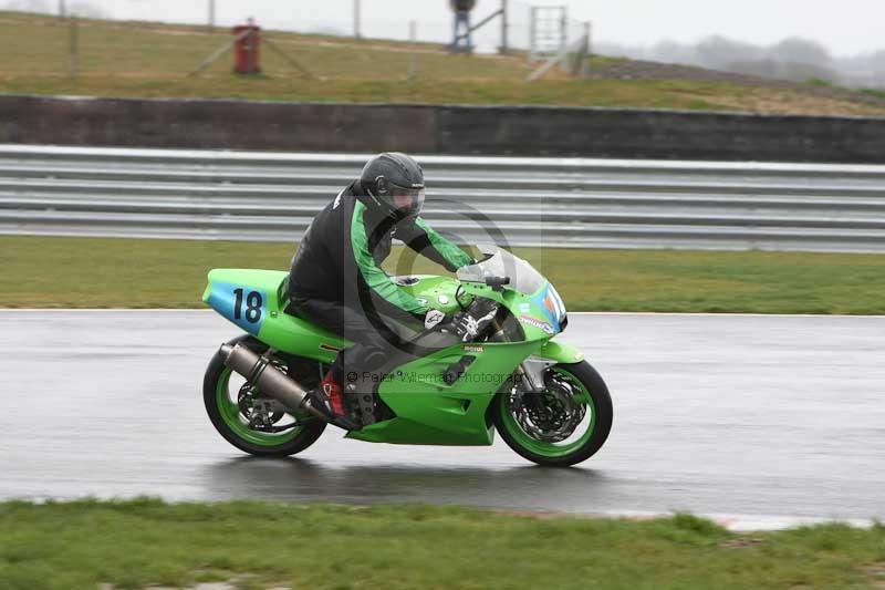 Motorcycle action photographs;Trackday digital images;event digital images;eventdigitalimages;no limits trackday;peter wileman photography;snetterton;snetterton circuit norfolk;snetterton photographs;trackday;trackday photos