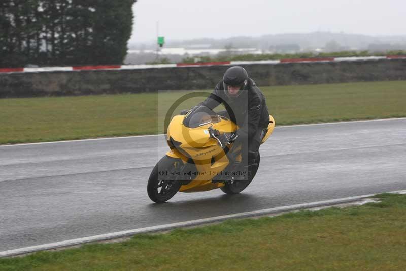 Motorcycle action photographs;Trackday digital images;event digital images;eventdigitalimages;no limits trackday;peter wileman photography;snetterton;snetterton circuit norfolk;snetterton photographs;trackday;trackday photos