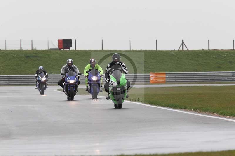 Motorcycle action photographs;Trackday digital images;event digital images;eventdigitalimages;no limits trackday;peter wileman photography;snetterton;snetterton circuit norfolk;snetterton photographs;trackday;trackday photos