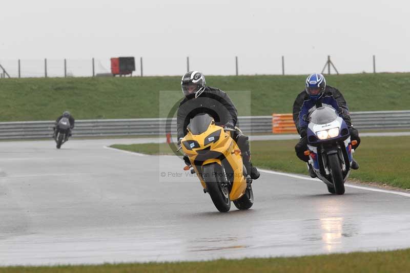 Motorcycle action photographs;Trackday digital images;event digital images;eventdigitalimages;no limits trackday;peter wileman photography;snetterton;snetterton circuit norfolk;snetterton photographs;trackday;trackday photos