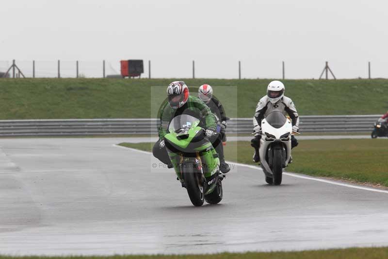 Motorcycle action photographs;Trackday digital images;event digital images;eventdigitalimages;no limits trackday;peter wileman photography;snetterton;snetterton circuit norfolk;snetterton photographs;trackday;trackday photos