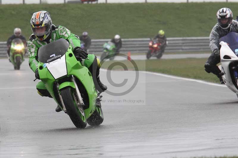 Motorcycle action photographs;Trackday digital images;event digital images;eventdigitalimages;no limits trackday;peter wileman photography;snetterton;snetterton circuit norfolk;snetterton photographs;trackday;trackday photos