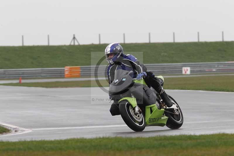 Motorcycle action photographs;Trackday digital images;event digital images;eventdigitalimages;no limits trackday;peter wileman photography;snetterton;snetterton circuit norfolk;snetterton photographs;trackday;trackday photos
