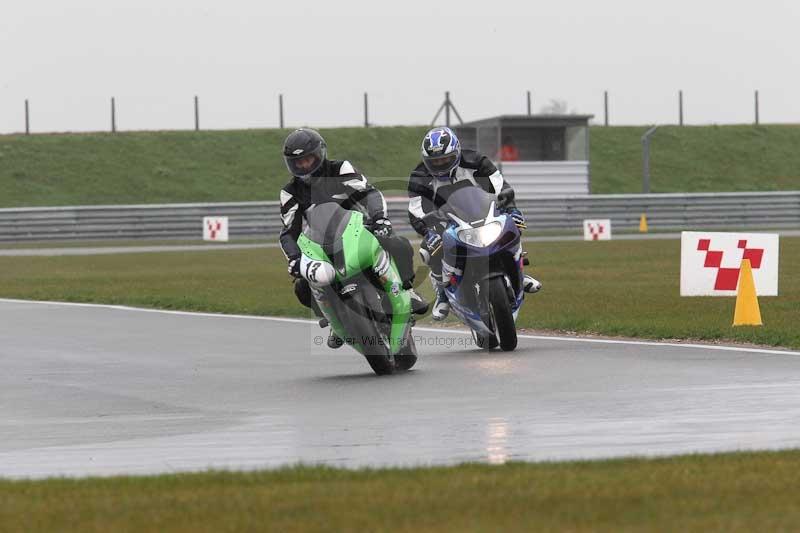 Motorcycle action photographs;Trackday digital images;event digital images;eventdigitalimages;no limits trackday;peter wileman photography;snetterton;snetterton circuit norfolk;snetterton photographs;trackday;trackday photos