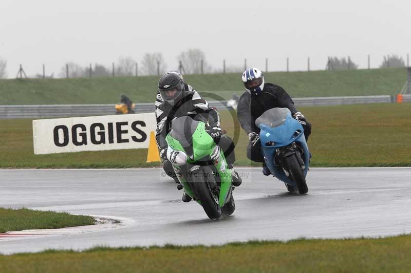 Motorcycle action photographs;Trackday digital images;event digital images;eventdigitalimages;no limits trackday;peter wileman photography;snetterton;snetterton circuit norfolk;snetterton photographs;trackday;trackday photos