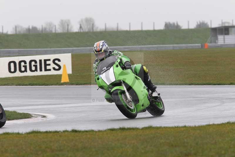 Motorcycle action photographs;Trackday digital images;event digital images;eventdigitalimages;no limits trackday;peter wileman photography;snetterton;snetterton circuit norfolk;snetterton photographs;trackday;trackday photos