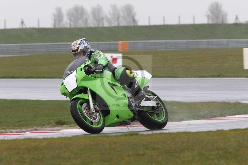 Motorcycle action photographs;Trackday digital images;event digital images;eventdigitalimages;no limits trackday;peter wileman photography;snetterton;snetterton circuit norfolk;snetterton photographs;trackday;trackday photos