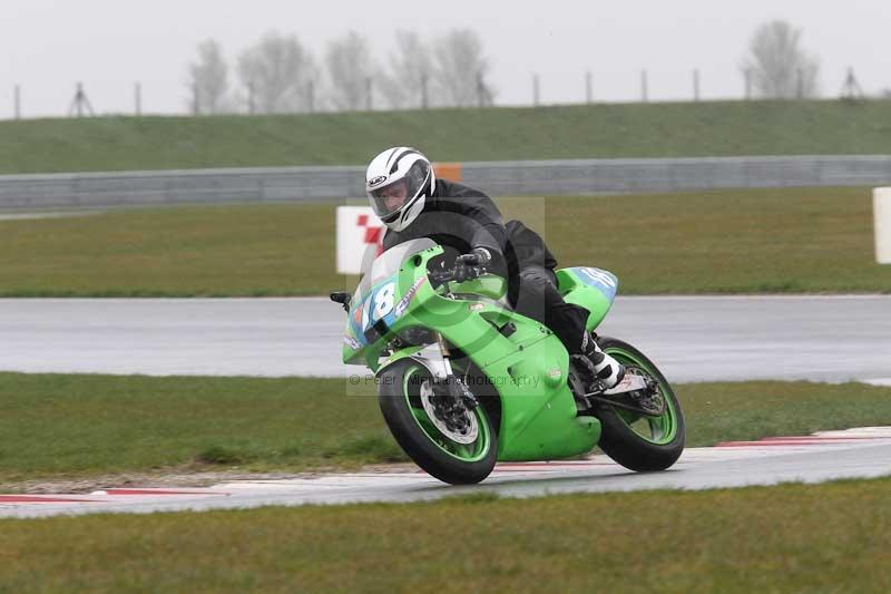 Motorcycle action photographs;Trackday digital images;event digital images;eventdigitalimages;no limits trackday;peter wileman photography;snetterton;snetterton circuit norfolk;snetterton photographs;trackday;trackday photos