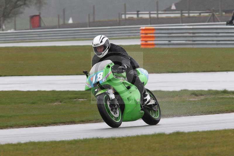 Motorcycle action photographs;Trackday digital images;event digital images;eventdigitalimages;no limits trackday;peter wileman photography;snetterton;snetterton circuit norfolk;snetterton photographs;trackday;trackday photos